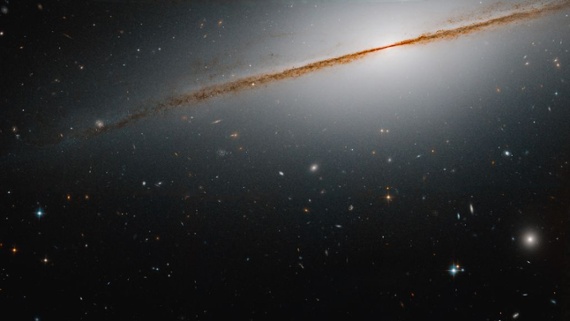 New 'Little Sombrero' image is a feather in Hubble's cap