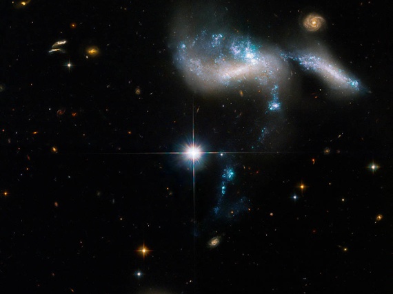Hubble Space Telescope spots star formation streams between galaxies