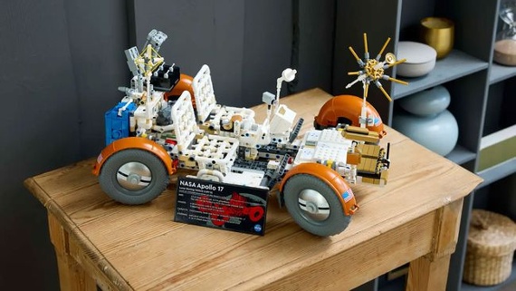 Lego rolls out details about Apollo lunar rover model