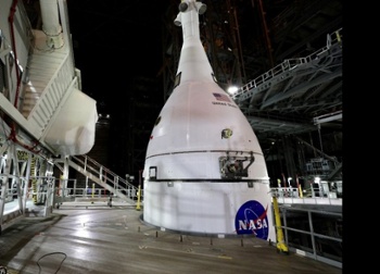 NASA stacks Orion capsule atop SLS megarocket for Artemis 1 moon mission