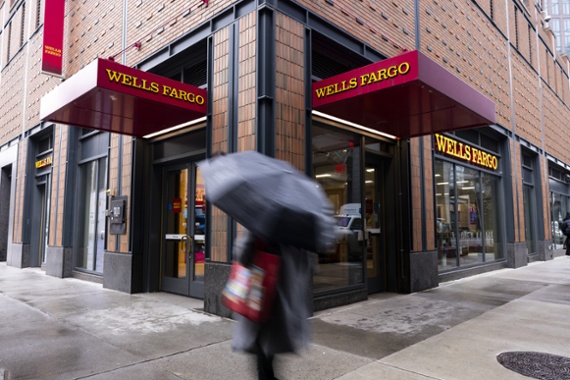 Wells Fargo to provide $1K bonus to eligible workers