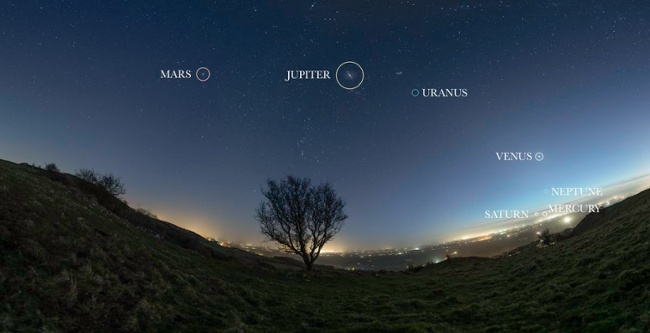 Astrophotographer captures 'rare' planetary parade