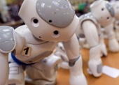 Warehouse robots gain more human-like capabilities