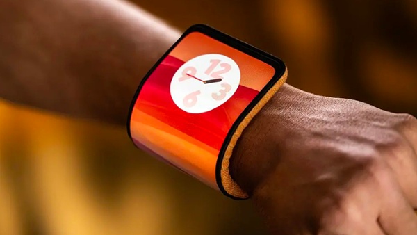 This Motorola phone concept wraps around your wrist