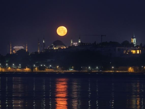 June full moon guide 2022: Feast your eyes on the 'Strawberry Supermoon'
