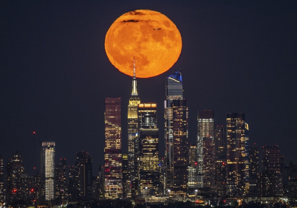 The Supermoon Blue Moon is coming! Here's what to expect