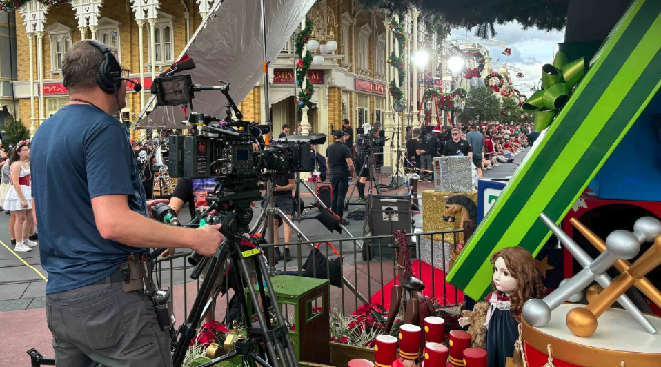 SCN Goes Behind the Scenes of Disney's Upcoming Christmas Special