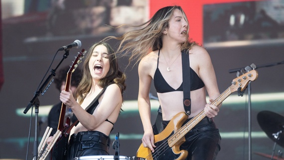 Haim hit back after accusations of “acting” during a live performance: “Don’t ever say we don’t play our instruments”