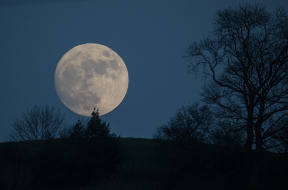 Full Wolf Moon, the first full moon of 2022, rises tonight