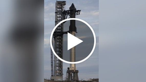 Watch SpaceX stack its Starship megarocket using giant 'chopsticks' (video)