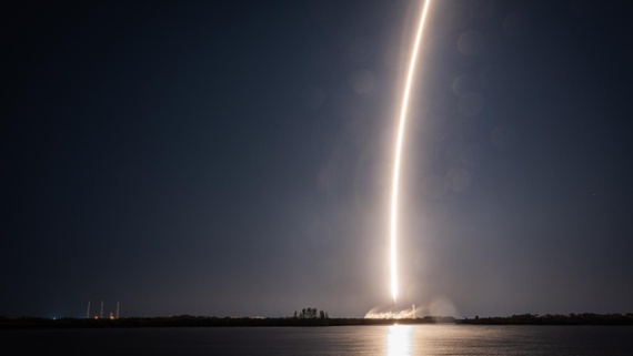 SpaceX launches 2 private lunar landers to the moon