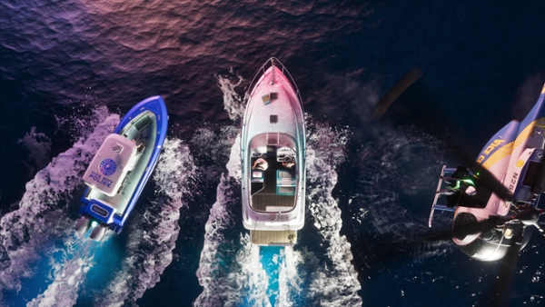 Jason and Lucia racing away from police in a speedboat