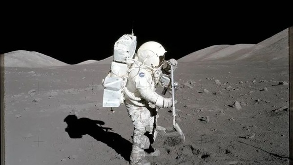 Apollo 17 astronauts saw strange flashes on the moon