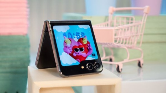 Samsung Galaxy Z Flip 5 hands-on: All eyes on the flip