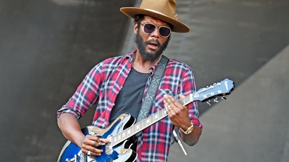 4 guitar tricks you can learn from Gary Clark Jr.