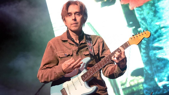 Learn 5 Eric Johnson chords that utilize his trademark ‘shell’ voicing for big ambient clean tones