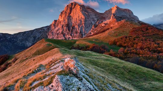 Earth's crust is 'unzipping' beneath Italy — and that could explain most of the earthquakes in the region