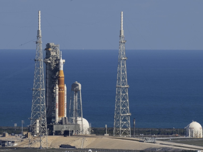 NASA fuels up Artemis 2 moon rocket ahead in launch test