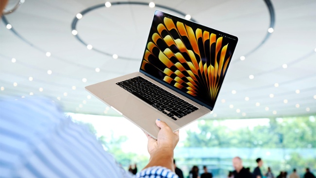 Don't buy a MacBook Air right now