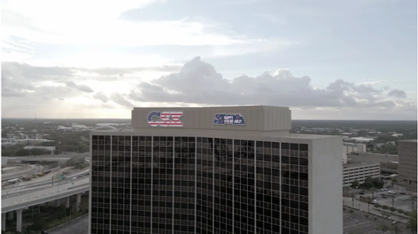 Jacksonville Skyline at CSX Transportation Headquarters Gets Illuminated