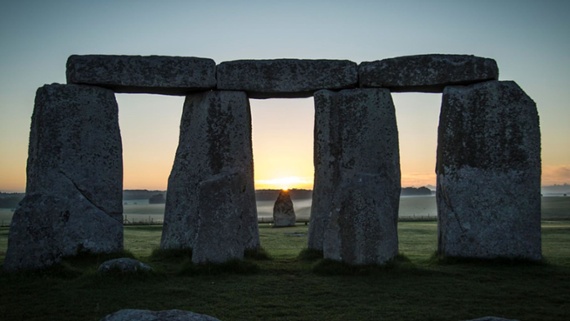 Stonehenge's solstice orientation in amazing photos