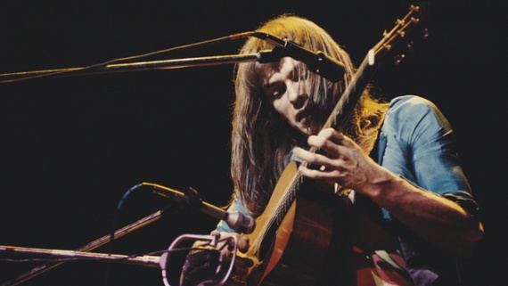 Watch Steve Howe dazzle with a jaw-dropping solo performance of Clap