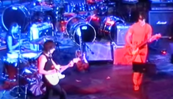 Watch Jeff Beck play a ferocious set of Yardbirds classics with the White Stripes in 2002