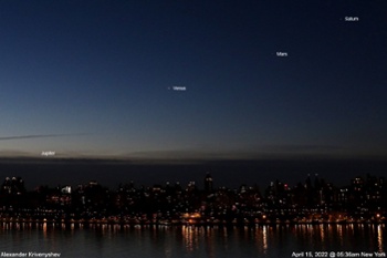 4 planets align over Manhattan in dazzling Good Friday parade