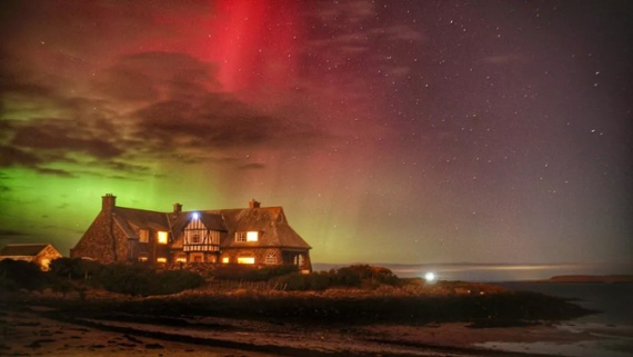 Intense solar storm supercharges auroras (photos)