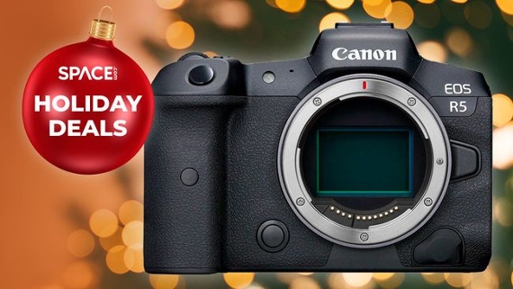 Christmas camera deal: $900 off Canon EOS R5