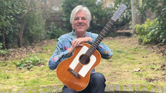 "None of the groups I liked best had conventional guitar heroes": Psychedelic folkster Robyn Hitchcock talks his new Shufflemania! LP