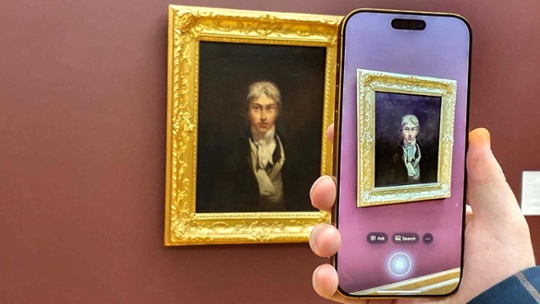 I took Apple Visual Intelligence to an art gallery to act as my tour guide — here's how it did