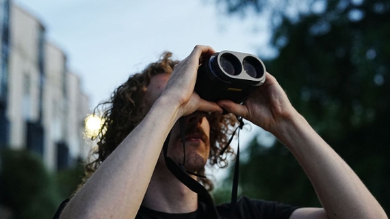 Are image-stabilized binoculars good for stargazing?