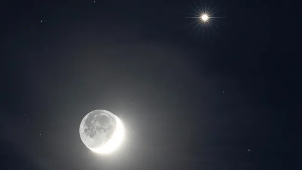 Venus and the moon light up the sky in gorgeous photos