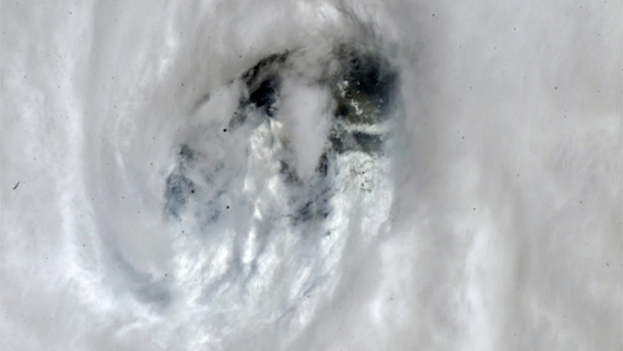 Astronaut looks inside eye of Hurricane Ian from space