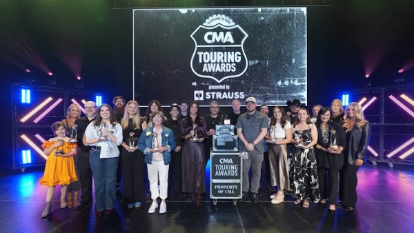 Lainey Wilson Crew Dominates CMA Touring Awards