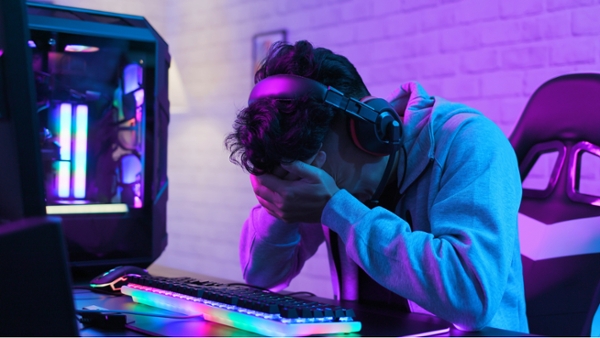 A despairing PC gamer at his desk