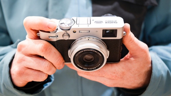 Hands-on with the Fujifilm X100VI: cult status renewed