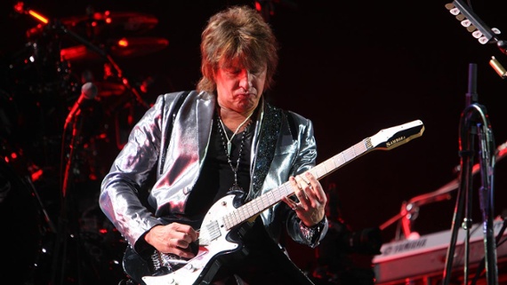 Richie Sambora has a supersized blues soloing style – make your solos more melodic by learning his lead guitar tricks