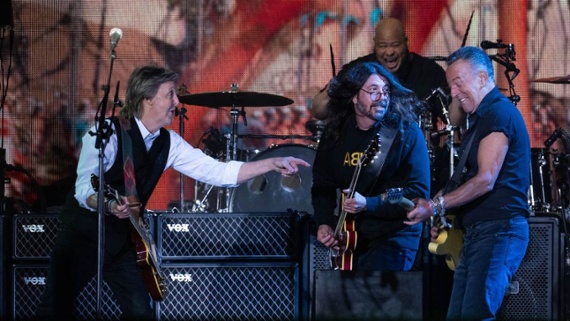 Watch Paul McCartney, Bruce Springsteen and Dave Grohl Trading Solos on a Beatles Classic