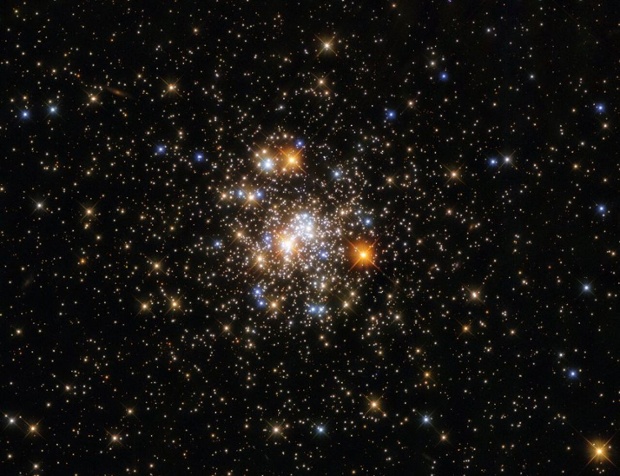 Vibrant globular cluster sparkles in new Hubble photo