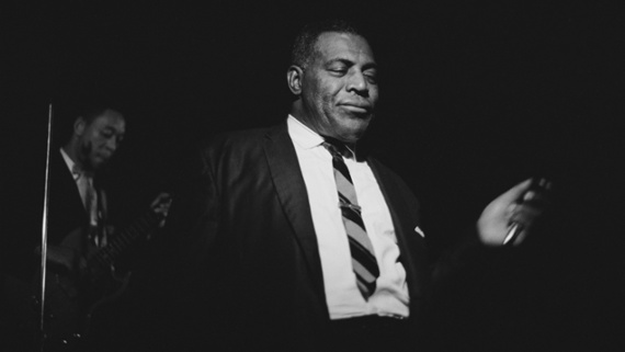 Watch Howlin’ Wolf tear through Smokestack Lightning, with Hubert Sumlin on guitar