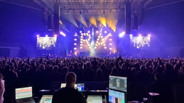 Richard Ashcroft Rolls Through U.K. Arena Tour