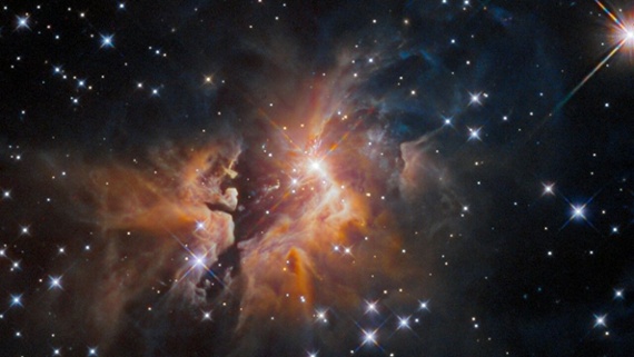 Hubble Space Telescope shows 'fan-like spray' of gas and dust surrounding young star