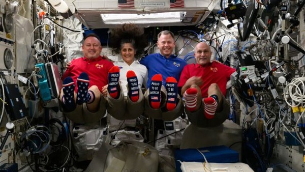 Can NASA astronauts endorse US presidential candidates?