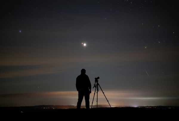 Astrophotographers capture rare Jupiter and Mars encounter