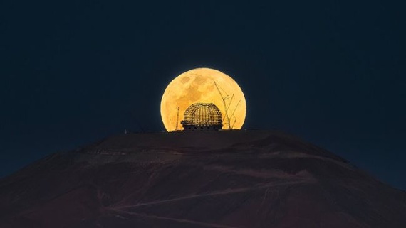 World's largest telescope dwarfed by the Full Moon