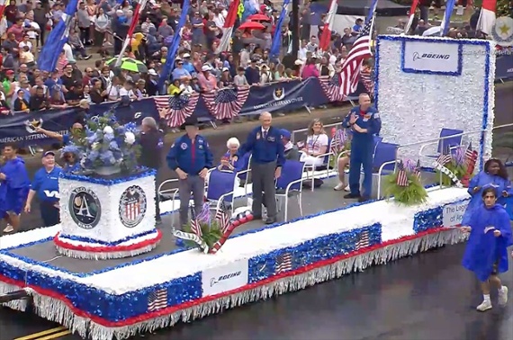 Memorial Day Parade 2023 honors Apollo astronauts