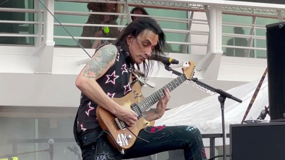 Watch Extreme’s Nuno Bettencourt play the Rise solo live for the first time