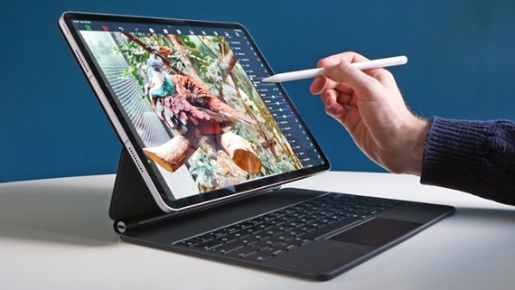 The iPad Pro 12.9 (2022) is a beast of a tablet